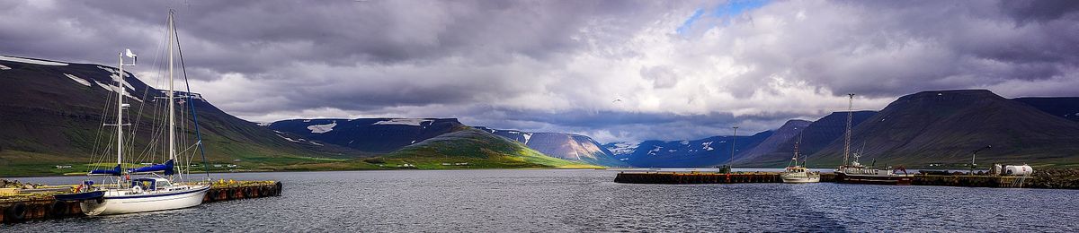 Hafen von Pingejri auf Island