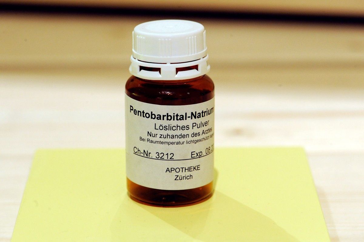 fin-de-vie-le-nembutal-ce-medicament-dont-les-pro-suicide-assiste-aimeraient-autoriser-l-acces-sur-ordonnance.jpg